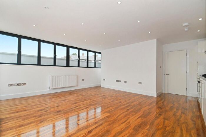 2 Bedroom Flat For Sale In Grafton Road, Kentish Town, London, NW5