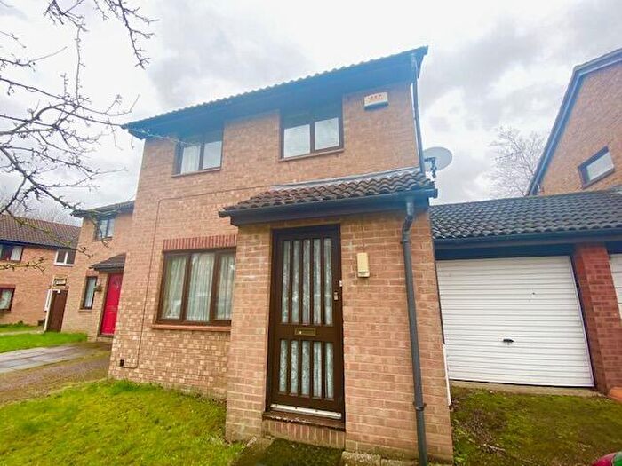 3 Bedroom House To Rent In Brayton Court, Shenley Lodge, Milton Keynes, MK5