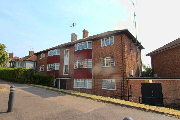 2 Bedroom Flat To Rent In Kimberley Drive, Sidcup, Kent, DA14