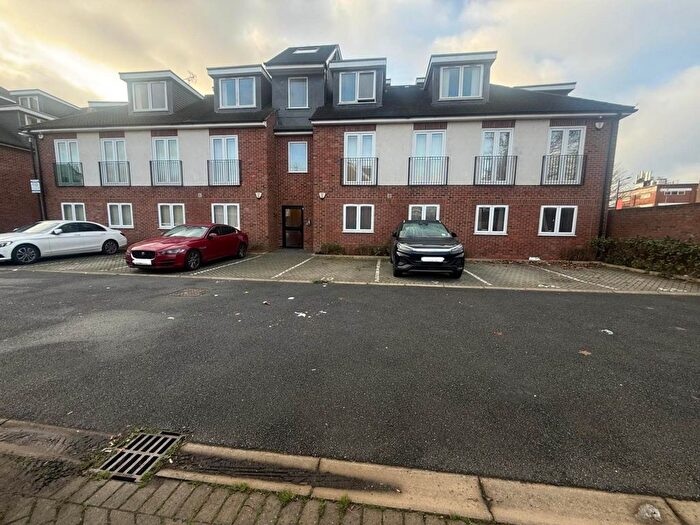 2 Bedroom Flat To Rent In Reet Gardens, Slough, SL1