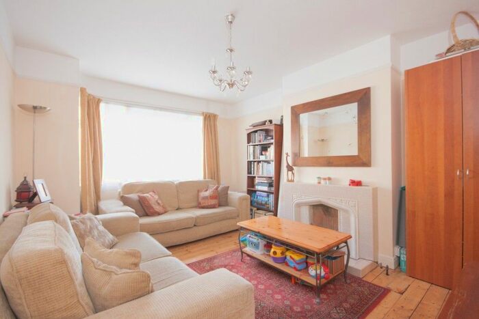 2 Bedroom Flat To Rent In Parkfields Avenue, London, SW20