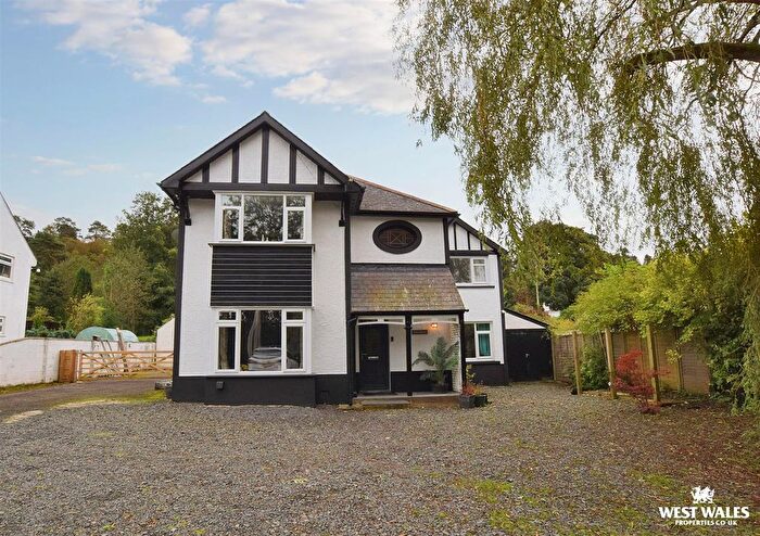 4 Bedroom Detached House For Sale In Carmarthen Road, Newcastle Emlyn, SA38
