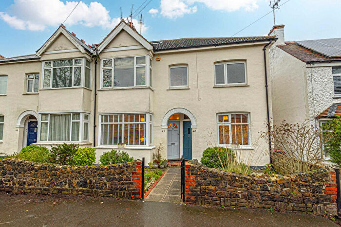 2 Bedroom Apartment For Sale In Station Road, Leigh-on-sea, SS9