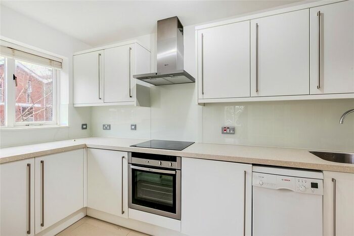 2 Bedroom Flat To Rent In Kew Road, Richmond, TW9