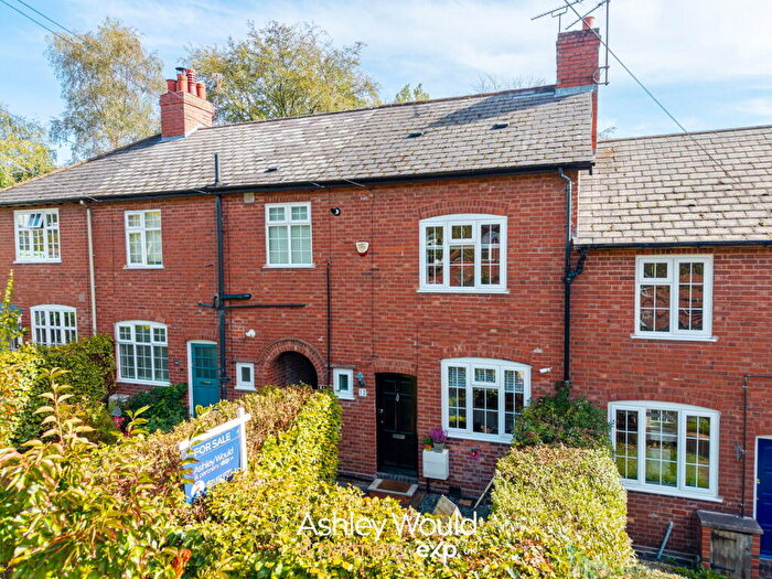 3 Bedroom Terraced House For Sale In North Pathway, Birmingham, B17