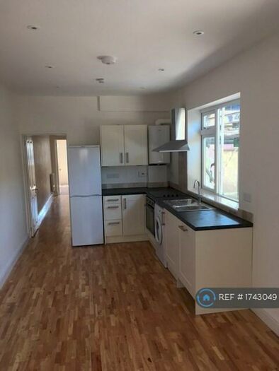 2 Bedroom Flat To Rent In Luckwell Road, Bristol, BS3