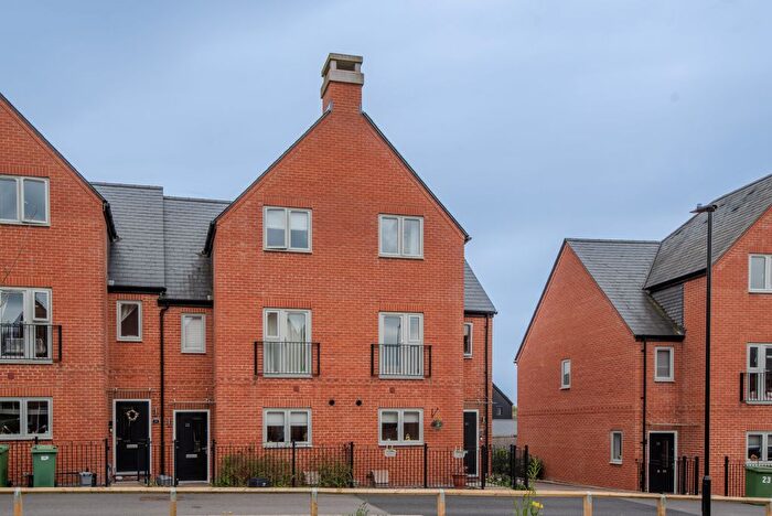 3 Bedroom End Terrace House For Sale In Khosla Road, Winchester, Hampshire, SO22