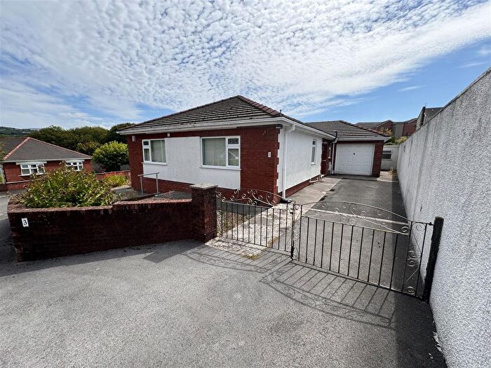 3 Bedroom Detached Bungalow For Sale In Parc Glanffrwd, Garnant, Ammanford, SA18