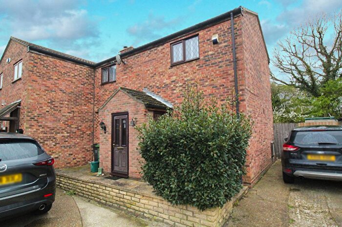 3 Bedroom Semi Detached House For Sale In Chalvedon Avenue, Pitsea, Basildon, Essex, SS13