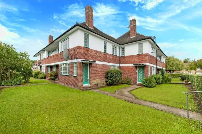 1 Bedroom Maisonette To Rent In Ossulton Way, London, N2