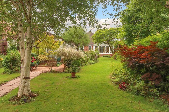 2 Bedroom Detached Bungalow For Sale In High Street Green, Hemel Hempstead, HP2