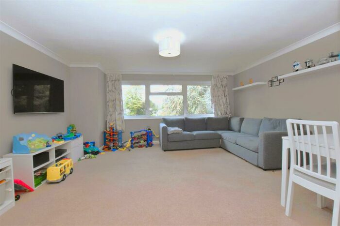 2 Bedroom Flat To Rent In Bath Road, RG1