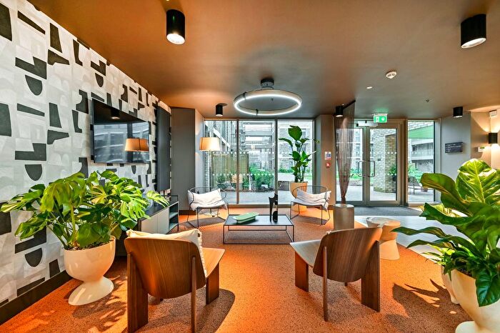 2 Bedroom Flat To Rent In The Oakgate, Leatherhead, KT22