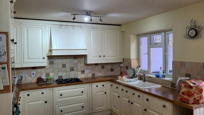 4 Bedroom Semi-Detached House To Rent In Garrison Close, Hounslow, TW4