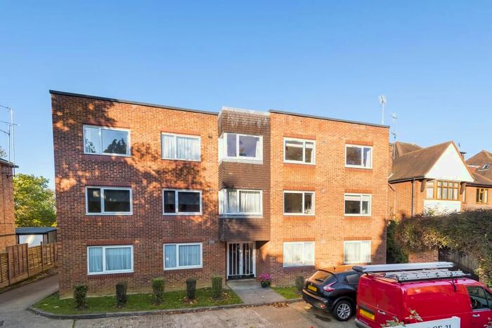 2 Bedroom Flat To Rent In Griffin Lodge, London, N12