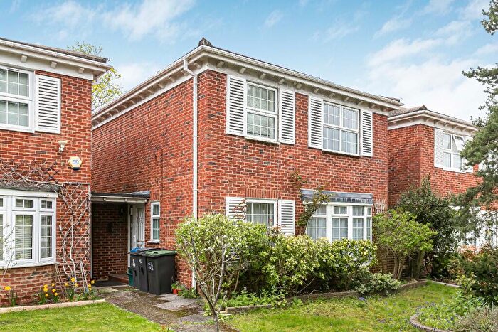 4 Bedroom Detached House For Sale In Cotswold Close, Kingston Upon Thames, Surrey, KT2