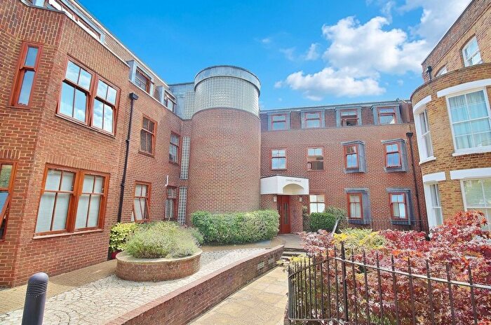 2 Bedroom Flat For Sale In Osprey House, Lower Square, Isleworth, TW7