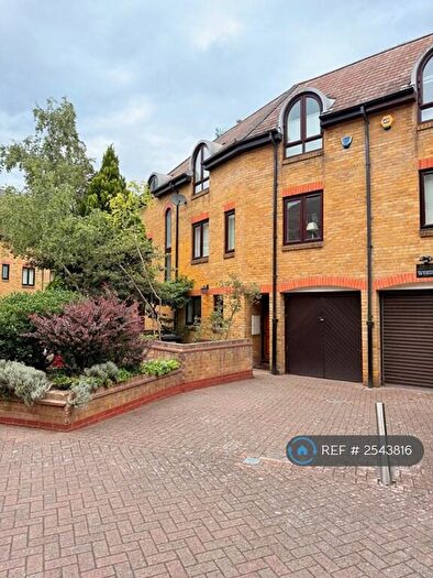 3 Bedroom Terraced House To Rent In Roding Mews, London, E1W