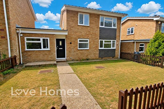 3 Bedroom End Of Terrace House For Sale In Hillside Close, Shillington, SG5