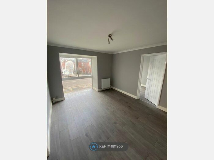 2 Bedroom Flat To Rent In Mandeville Road, Aylesbury, HP21