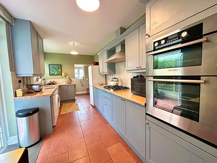 3 Bedroom Terraced House For Sale In Holly Road, Abington, NN1