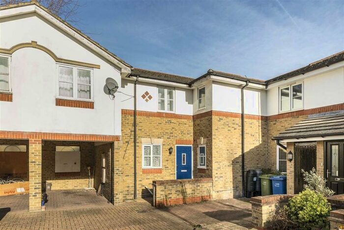 3 Bedroom Property To Rent In Weybridge Court, Argyle Way, London, SE16