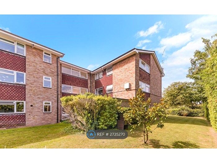 2 Bedroom Flat To Rent In Christchurch Park, Sutton, SM2