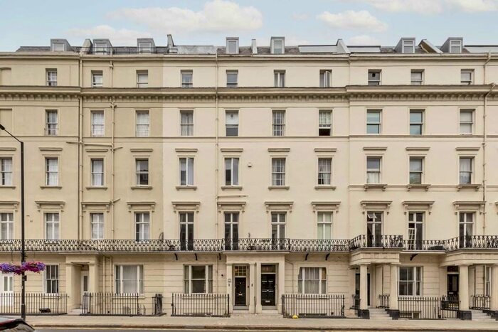 2 Bedroom Flat To Rent In Gloucester Terrace, London, W2