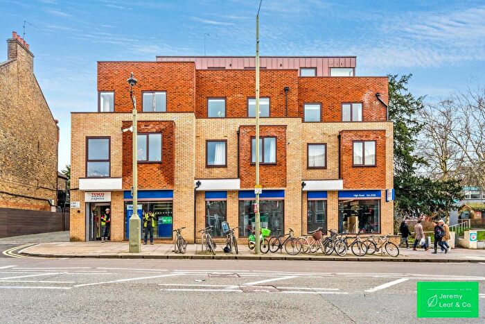 2 Bedroom Flat For Sale In Hamlet Gate, High Road, London, N2