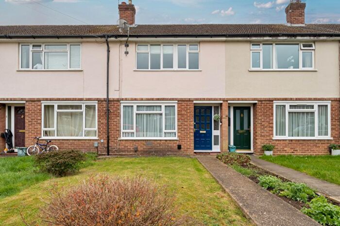 3 Bedroom Terraced House For Sale In Lansdown Close, Woking, Surrey, GU21