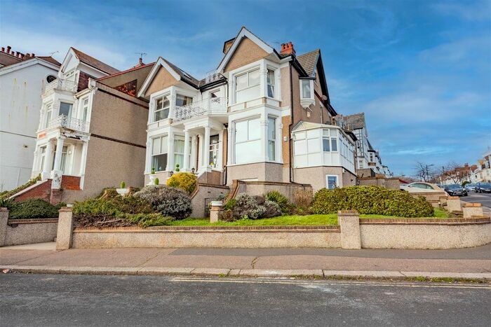2 Bedroom Flat To Rent In The Leas, Westcliff-On-Sea, SS0