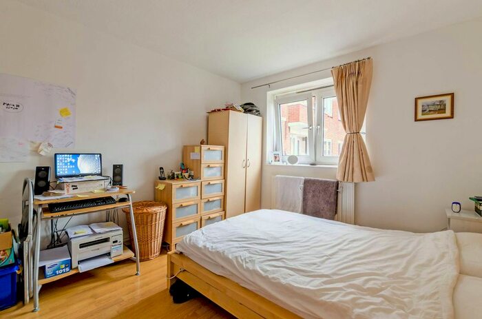 2 Bedroom Flat To Rent In Hunton Street, Whitechapel, London, E1