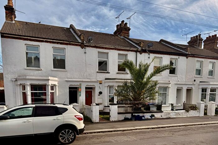 1 Bedroom Flat To Rent In Stromness Road, SS2