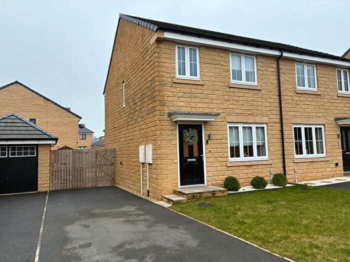 3 Bedroom Semi Detached House For Sale In Juniper Crescent, Drighlington, Bradford, BD11