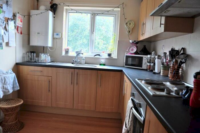 4 Bedroom End Of Terrace House To Rent In Well Close Rise, Woodhouse, Leeds, LS7