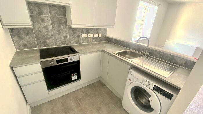 2 Bedroom Flat To Rent In Bedminster Parade, Bedminster, Bristol, BS3