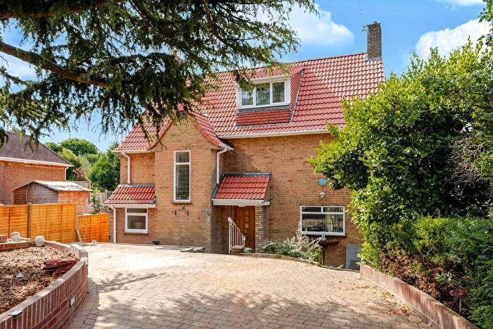 4 Bedroom Detached House For Sale In Briton Hill Road, South Croydon, CR2