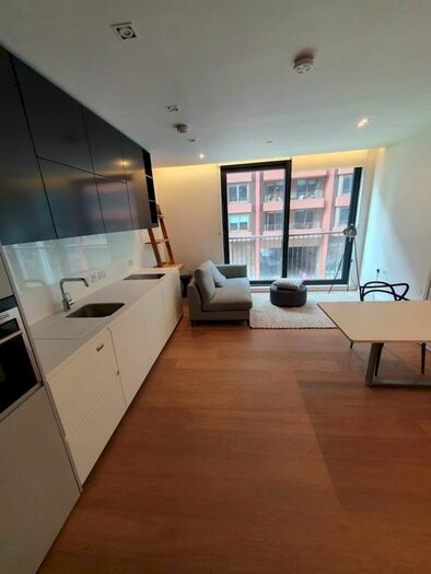 Studio To Rent In Flat -, London, N1C