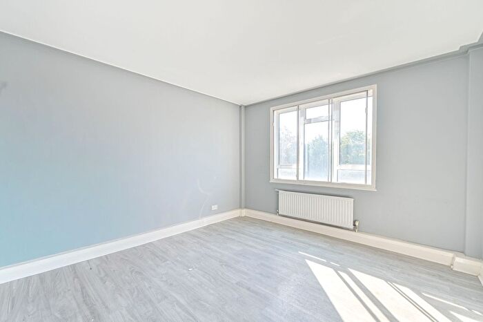 3 Bedroom Flat For Sale In Kensington High Street, Kensington, London, W14