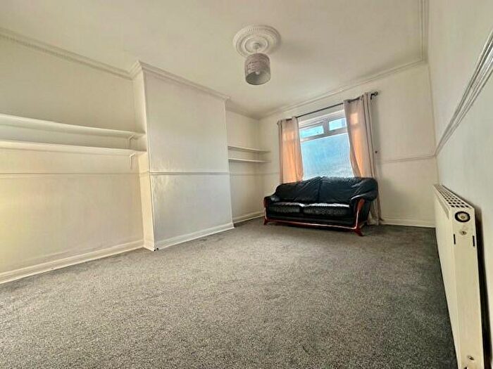 2 Bedroom Flat To Rent In North Street, Romford, RM1