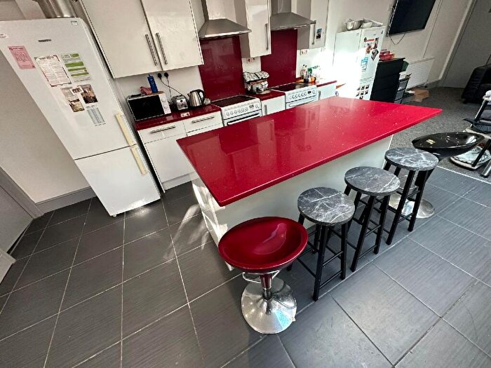 7 Bedroom House To Rent In Dawlish Road, Selly Oak, Birmingham, West Midlands, B29