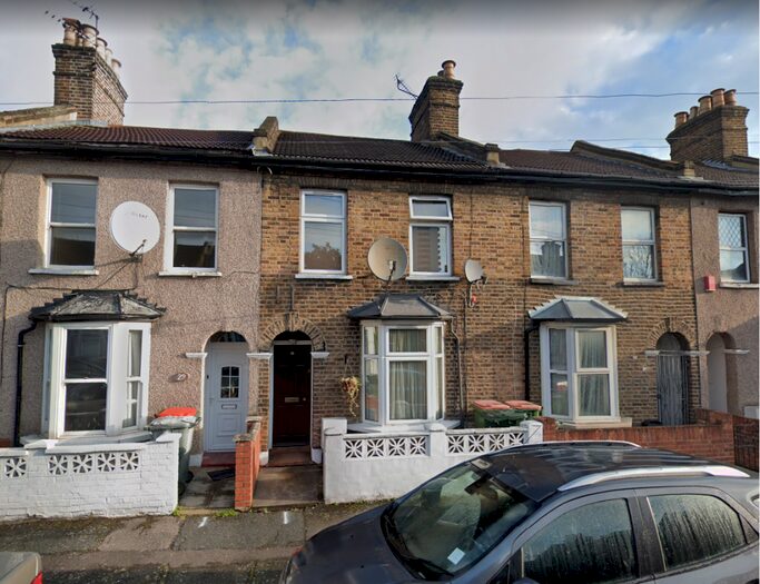 2 Bedroom Flat To Rent In Hughan Road, E15