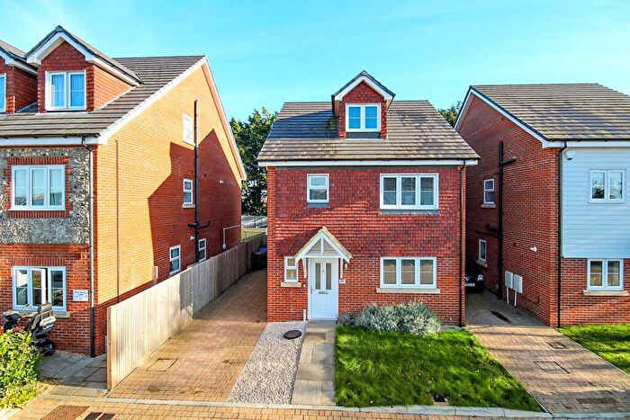 4 Bedroom Detached House For Sale In Quiet Waters Close, Angmering, BN16