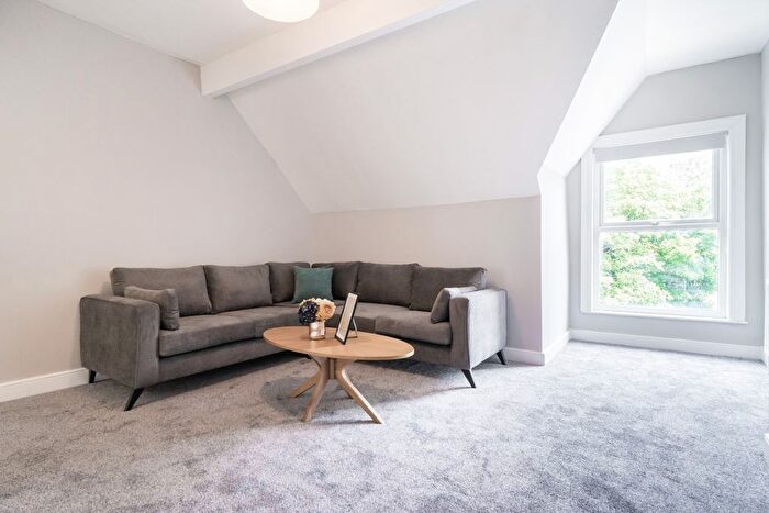 6 Bedroom Flat To Rent In Wilmslow Road, Fallowfield, Manchester, M14