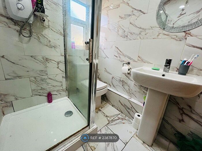 1 Bedroom Flat To Rent In Stone Hall Road, Bradford, BD2