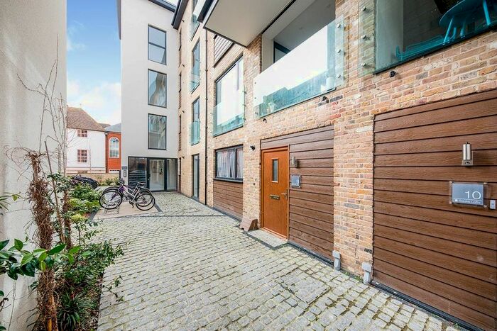 2 Bedroom Flat To Rent In Stour Street, Canterbury, Kent, CT1