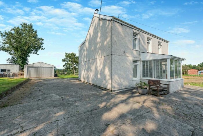 4 Bedroom Detached House For Sale In Backe Road, St. Clears, SA33