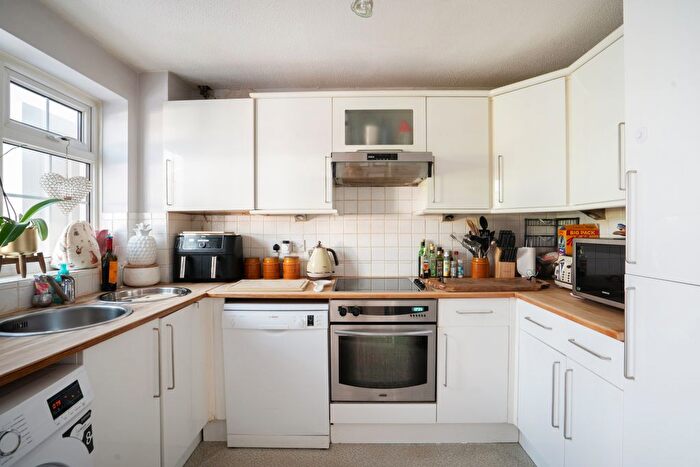 4 Bedroom Detached House For Sale In Morley Place, Hungerford, RG17