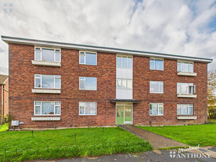 2 Bedroom Flat For Sale In Intalbury Avenue, Aylesbury, Buckinghamshire, HP19