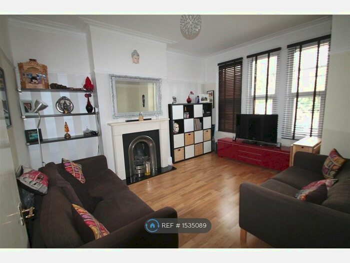 2 Bedroom Flat To Rent In Finchley, London, N3